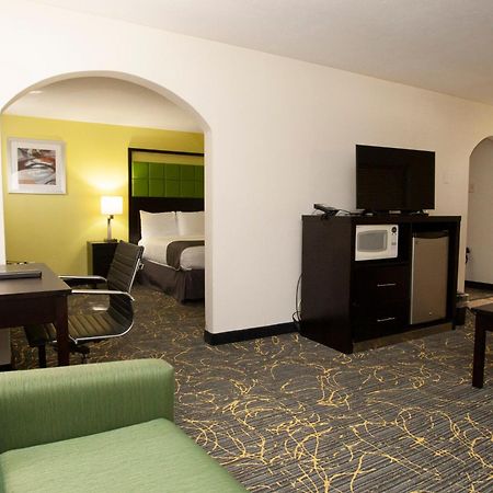 Americinn And Suites By Wyndham Delafield-Waukesha-Milwaukee Exteriör bild
