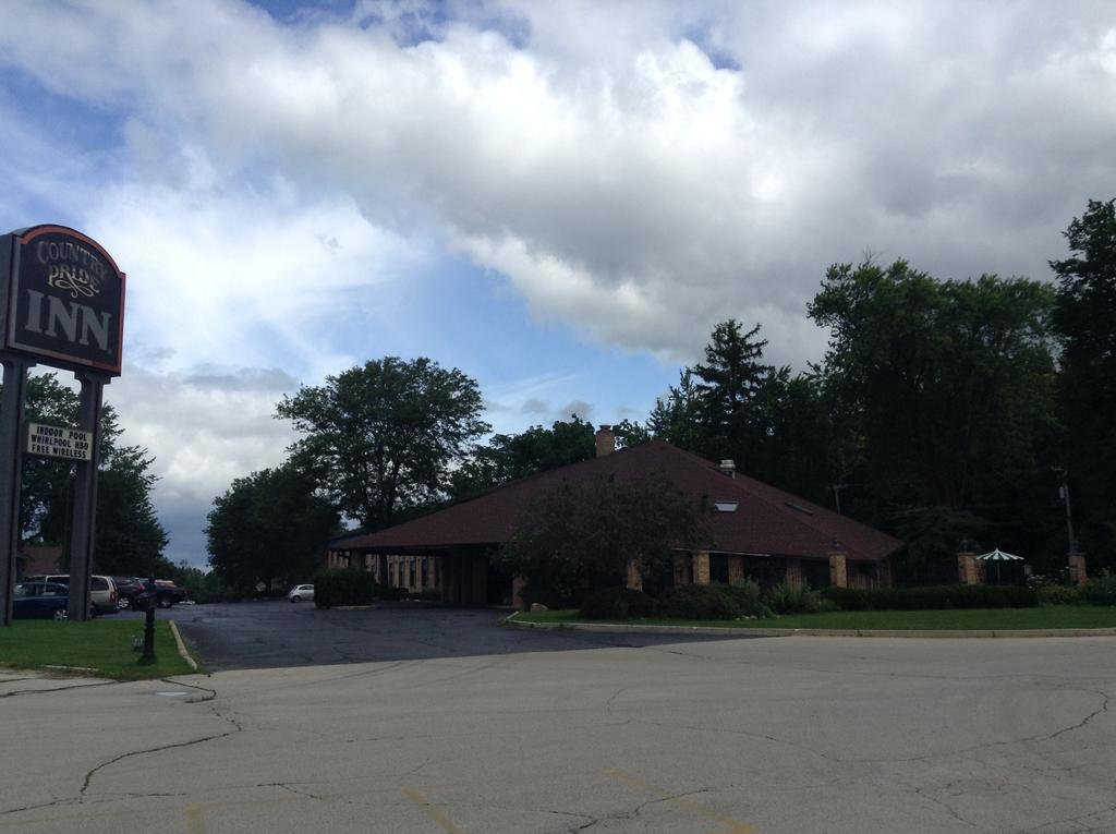 Americinn And Suites By Wyndham Delafield-Waukesha-Milwaukee Exteriör bild
