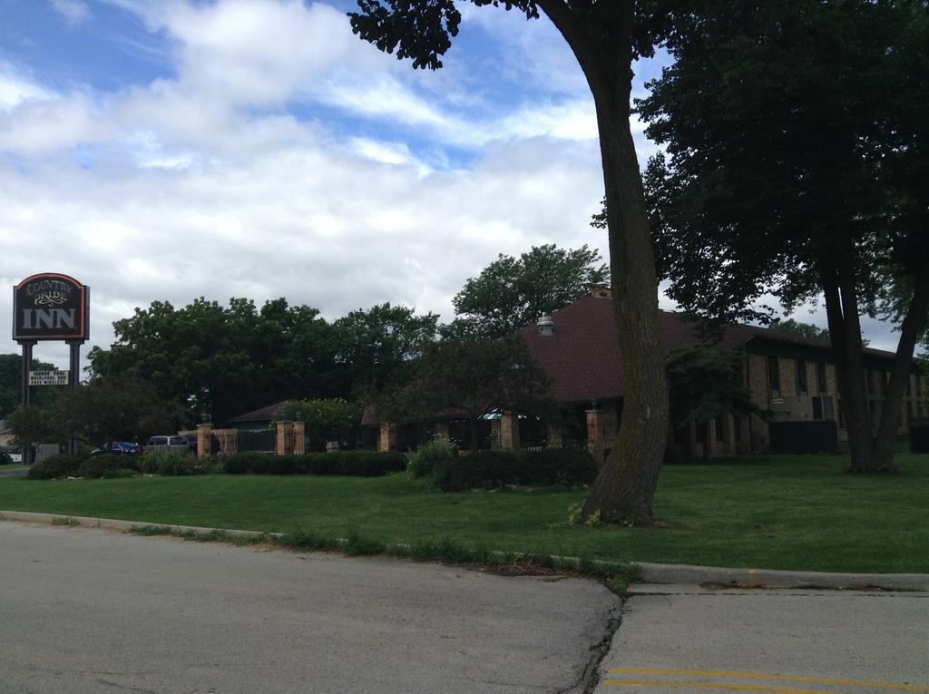 Americinn And Suites By Wyndham Delafield-Waukesha-Milwaukee Exteriör bild