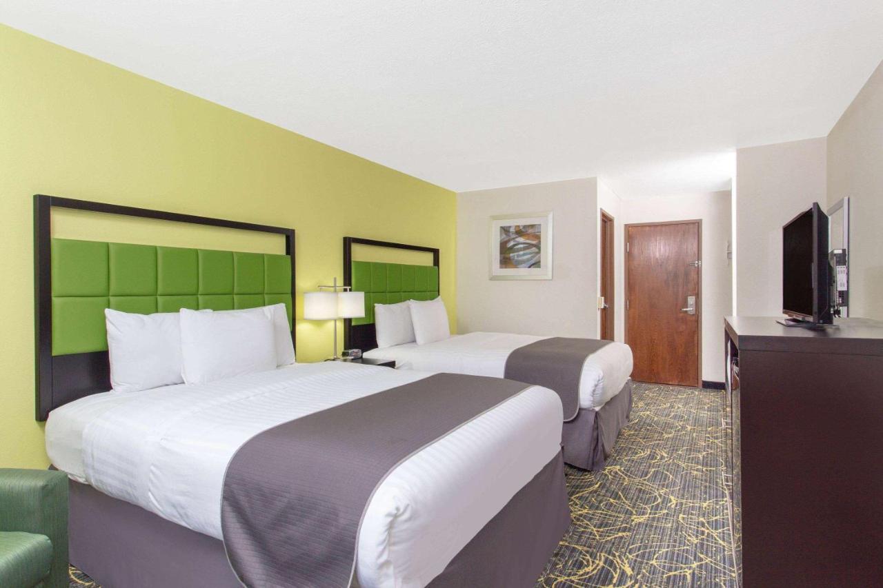 Americinn And Suites By Wyndham Delafield-Waukesha-Milwaukee Exteriör bild