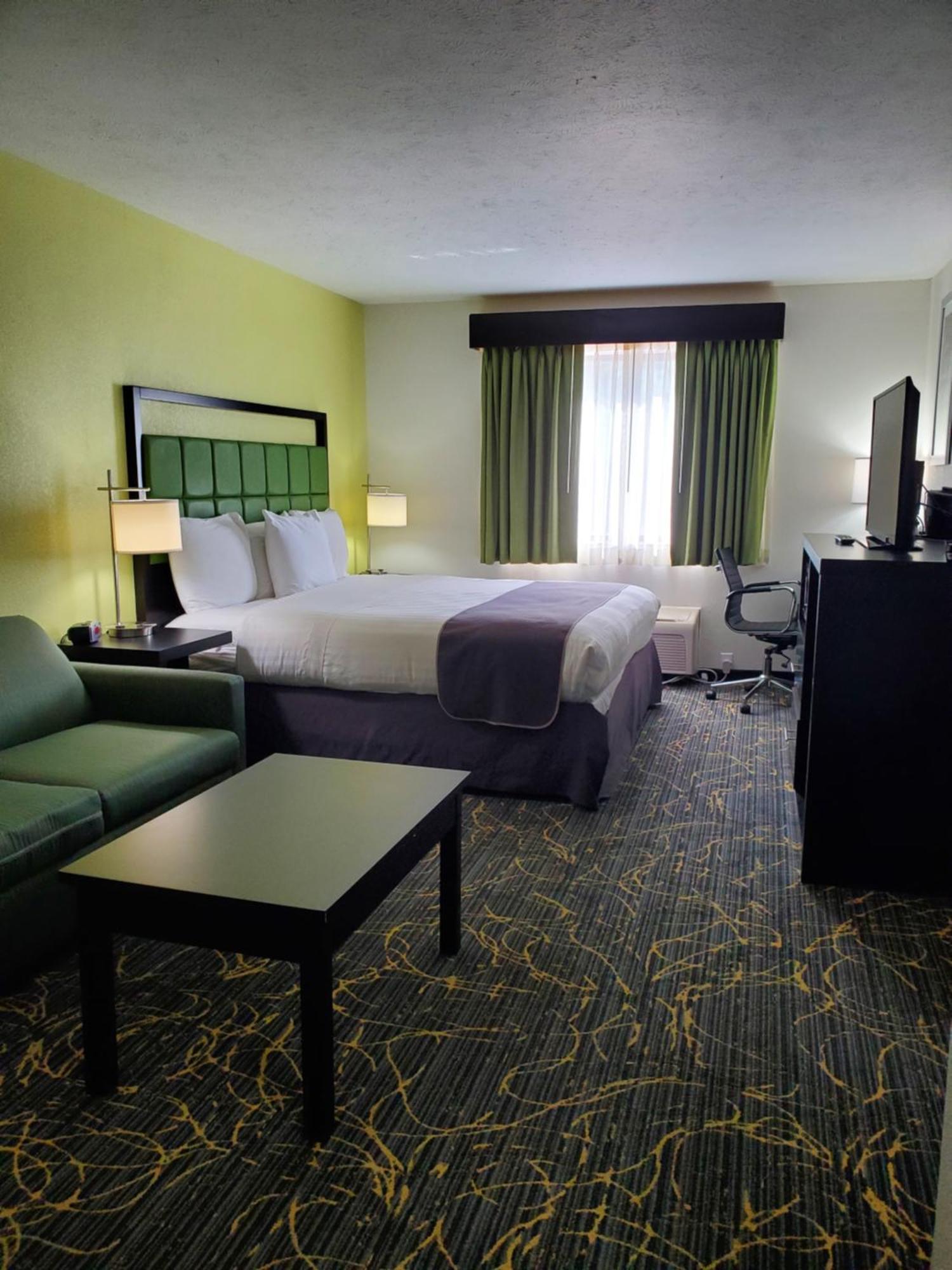 Americinn And Suites By Wyndham Delafield-Waukesha-Milwaukee Exteriör bild