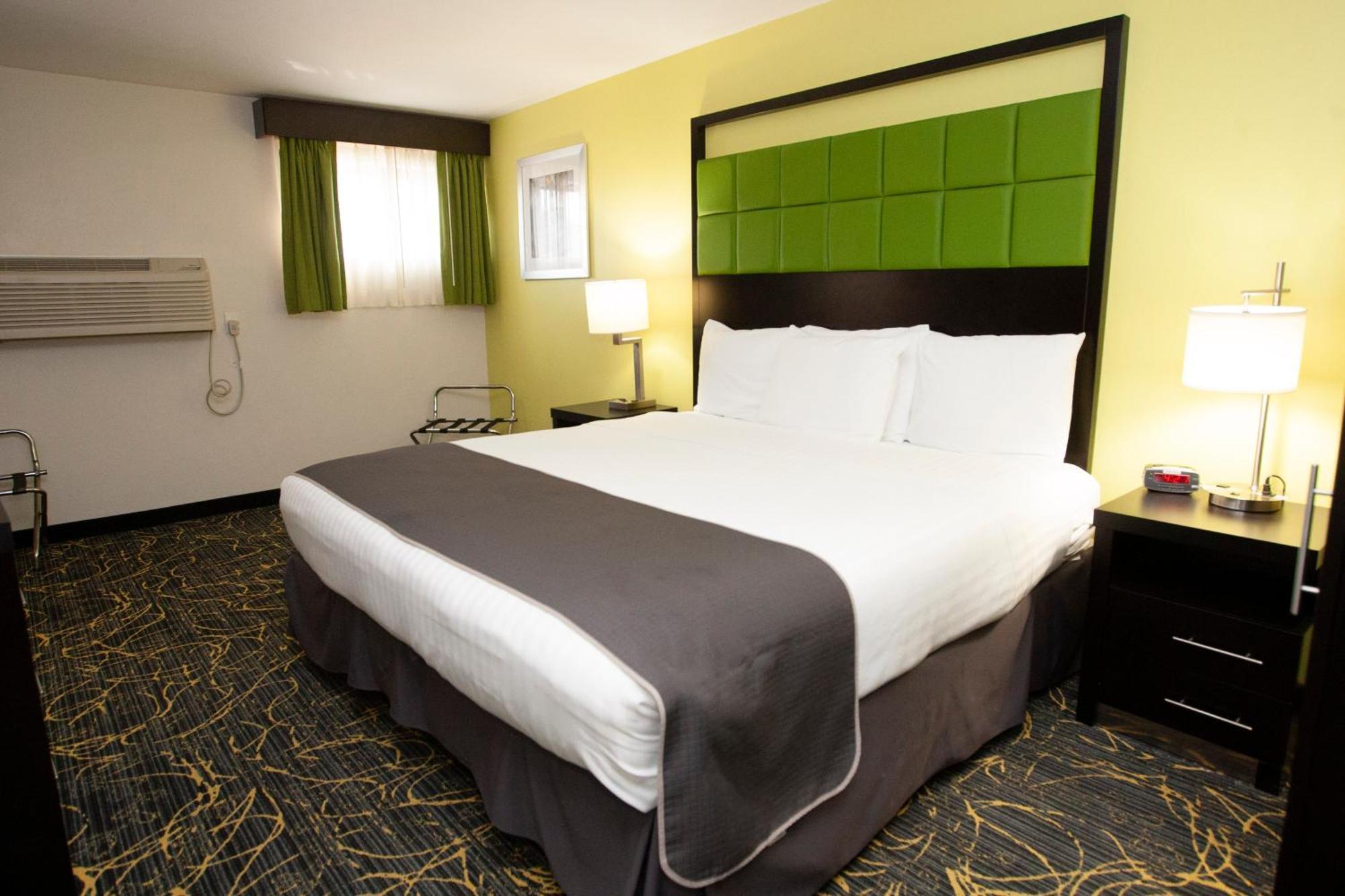 Americinn And Suites By Wyndham Delafield-Waukesha-Milwaukee Exteriör bild