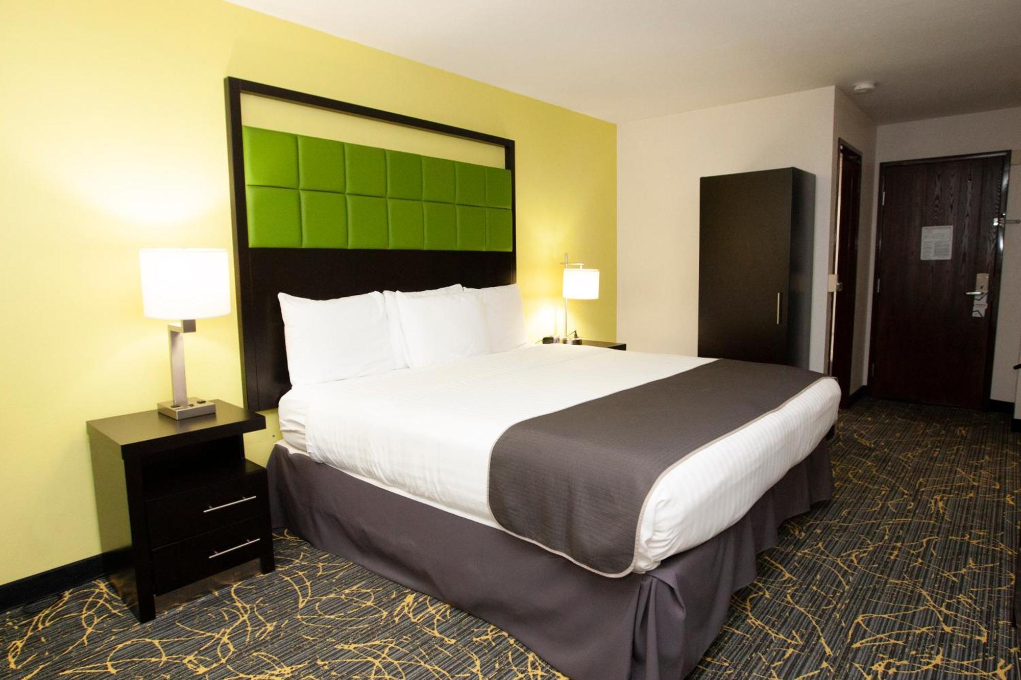 Americinn And Suites By Wyndham Delafield-Waukesha-Milwaukee Rum bild
