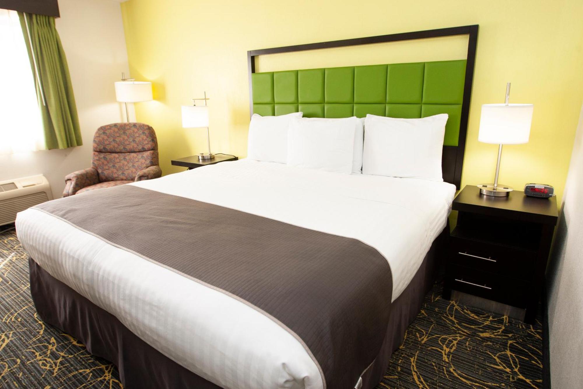 Americinn And Suites By Wyndham Delafield-Waukesha-Milwaukee Rum bild