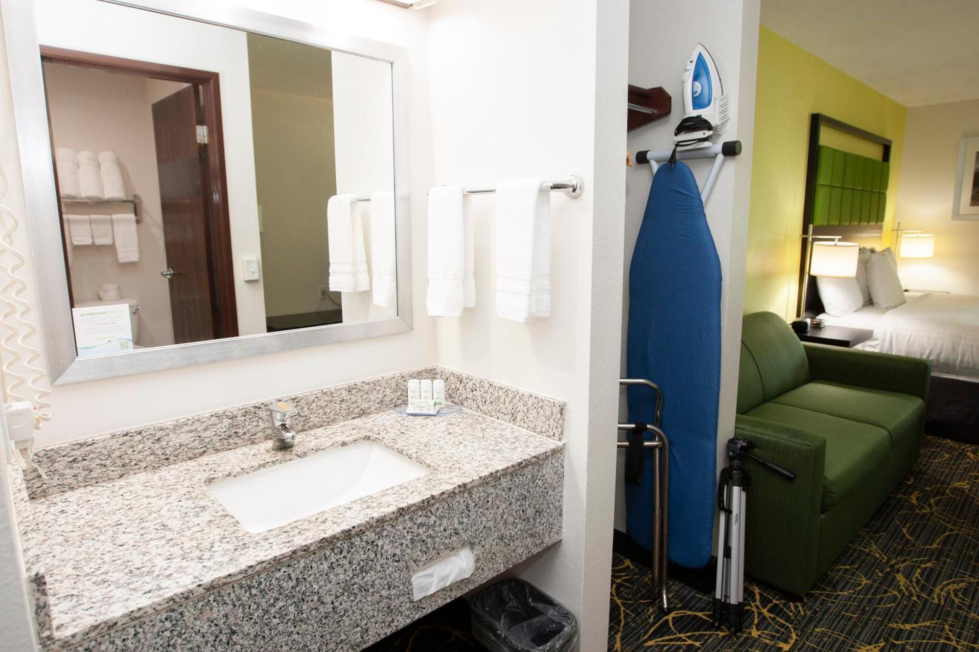 Americinn And Suites By Wyndham Delafield-Waukesha-Milwaukee Rum bild
