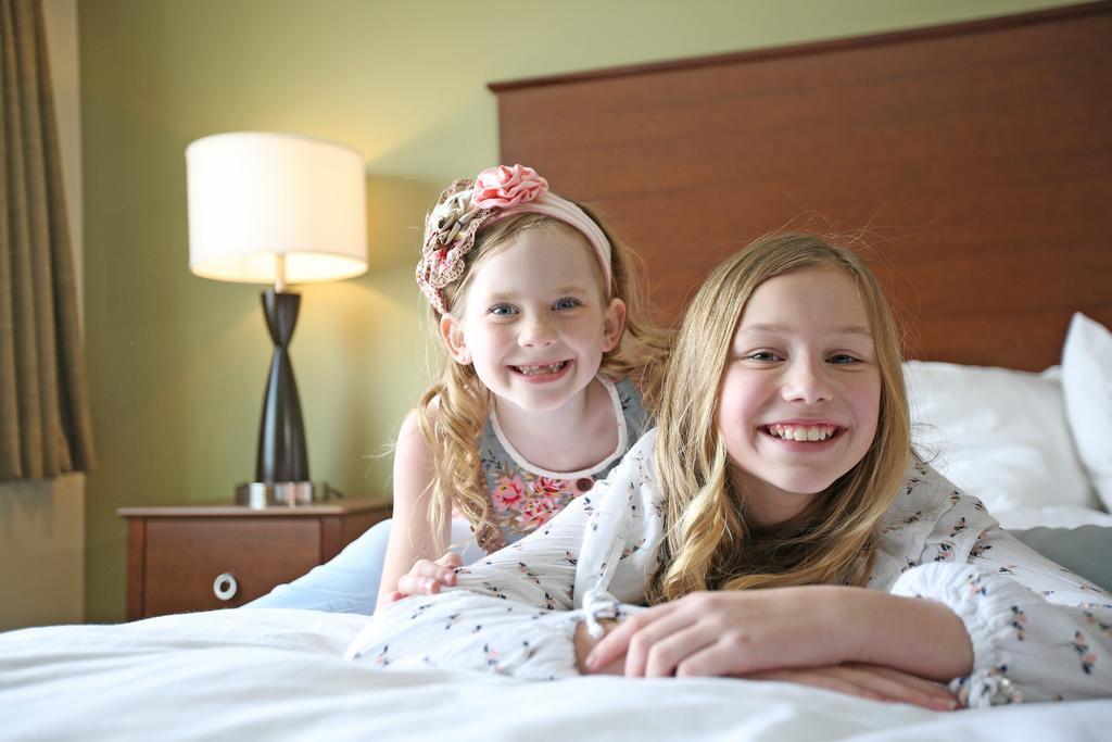 Americinn And Suites By Wyndham Delafield-Waukesha-Milwaukee Exteriör bild